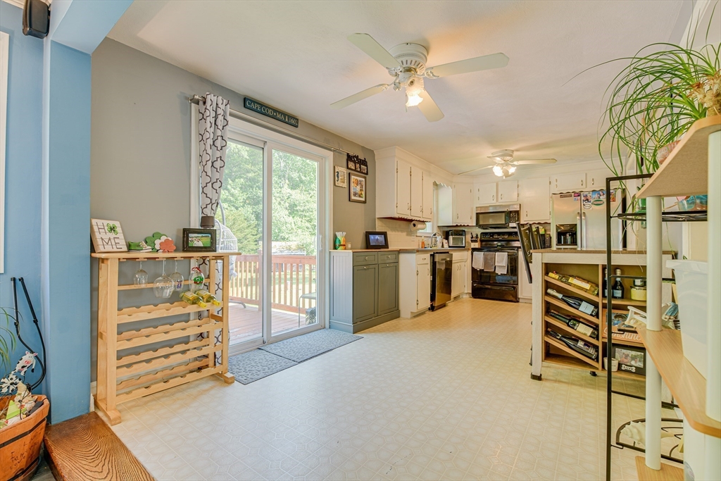 11 Topliff Street Billerica, MA 01821 - Photo 8 of 23