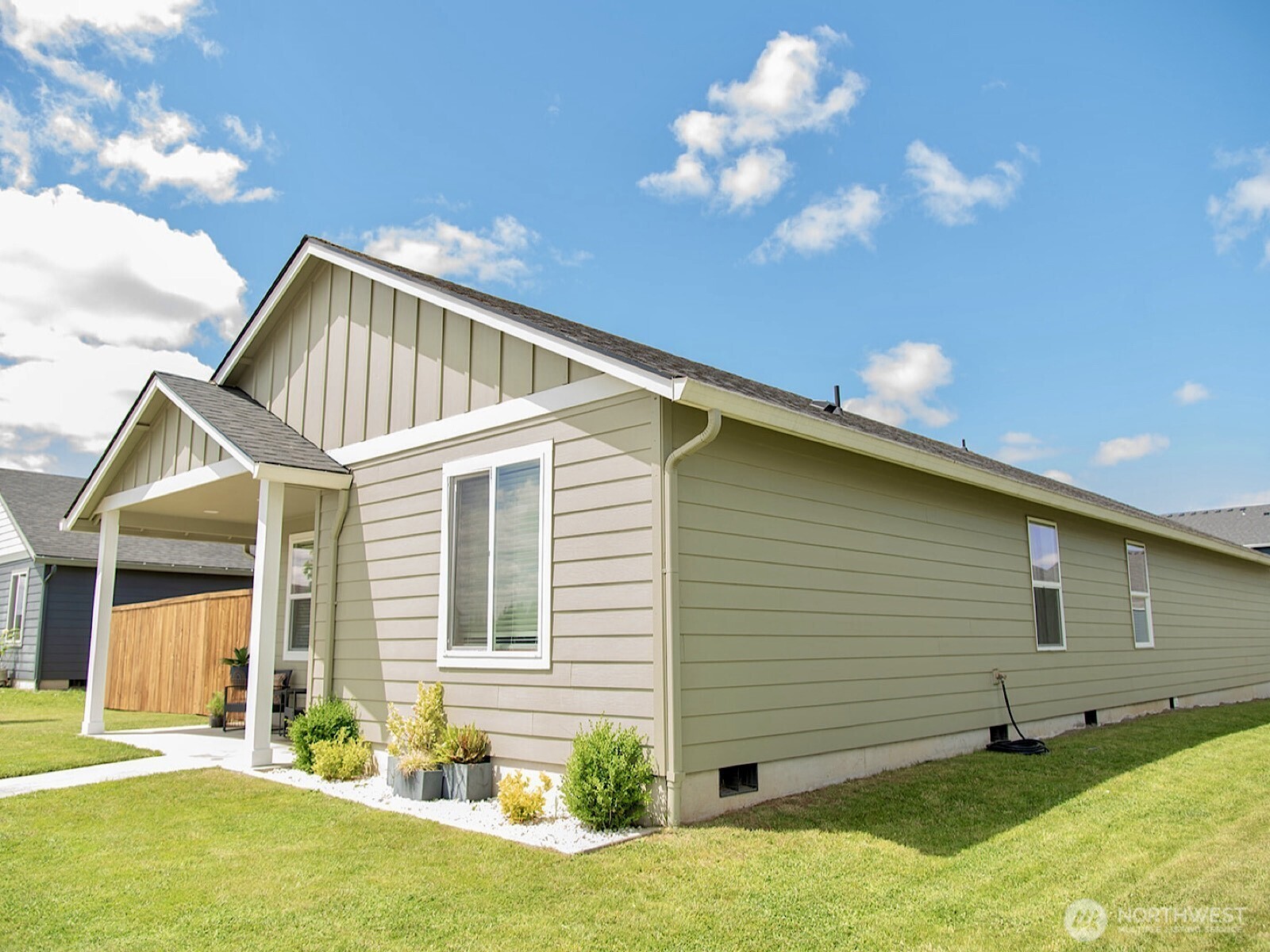 507 Powell Avenue Winlock, WA 98596 - Photo 3 of 35