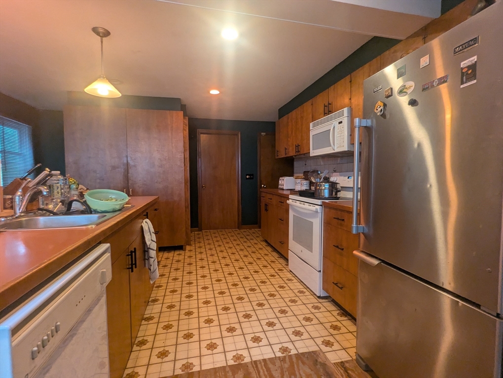 166 West Street Attleboro, MA 02703 - Photo 8 of 16