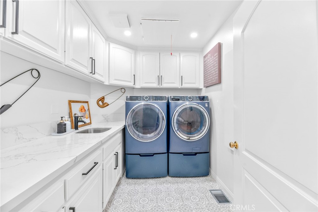 30702 Cll Pina Colada Temecula, CA 92591 - Photo 46 of 75 a utility room with sink dryer and washer