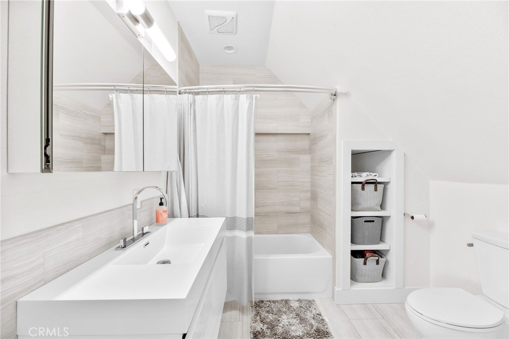 30702 Cll Pina Colada Temecula, CA 92591 - Photo 66 of 75 a bathroom with a sink a toilet and bathtub