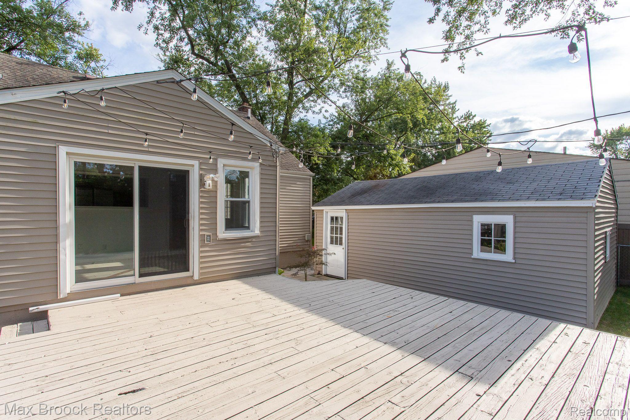 2182 Cambridge Road Berkley, MI 48072 - Photo 39 of 45 Large Deck