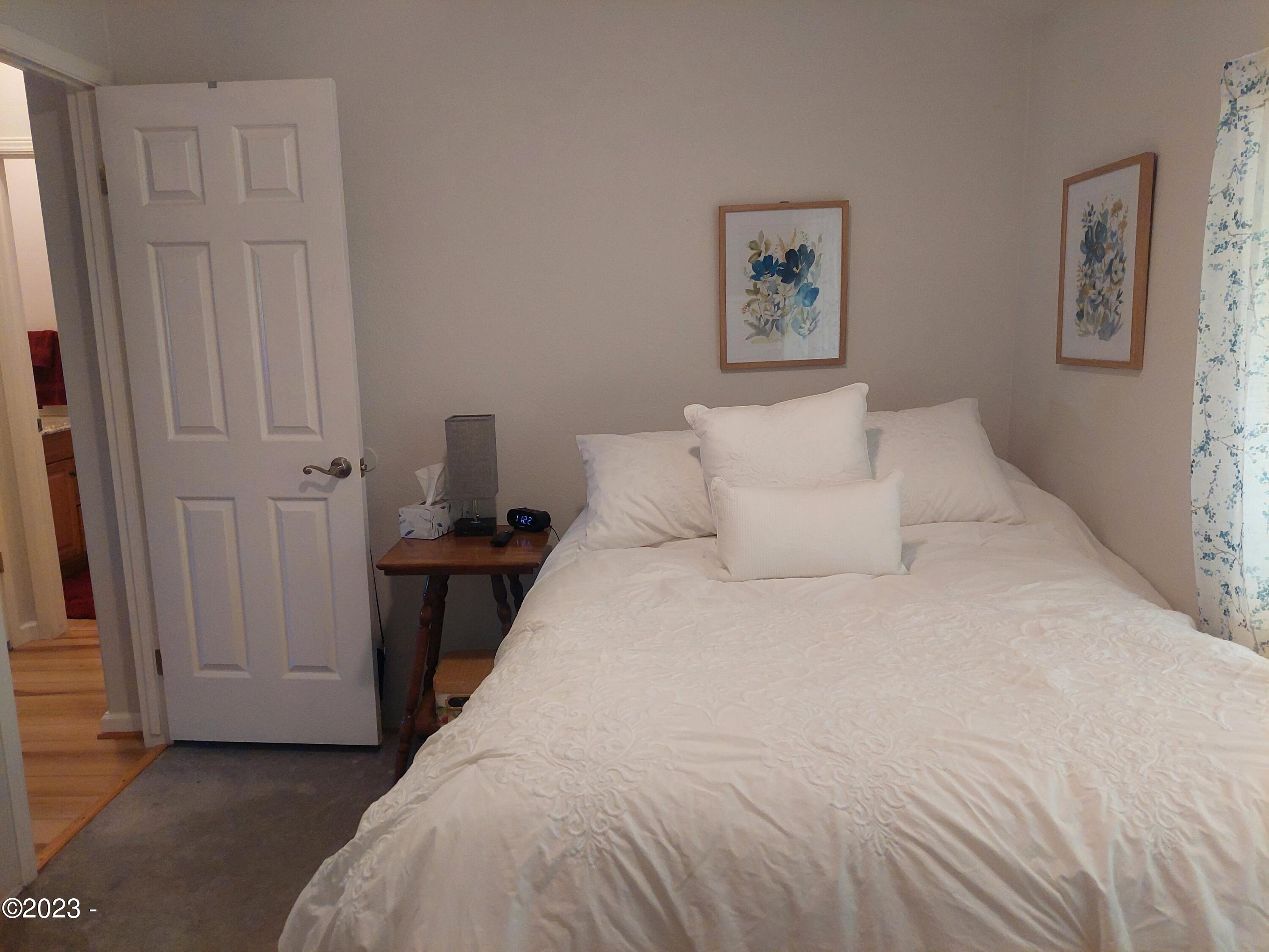 655 Northeast Burnett Road McMinnville, OR 97128 - Photo 15 of 44 Bedroom 1