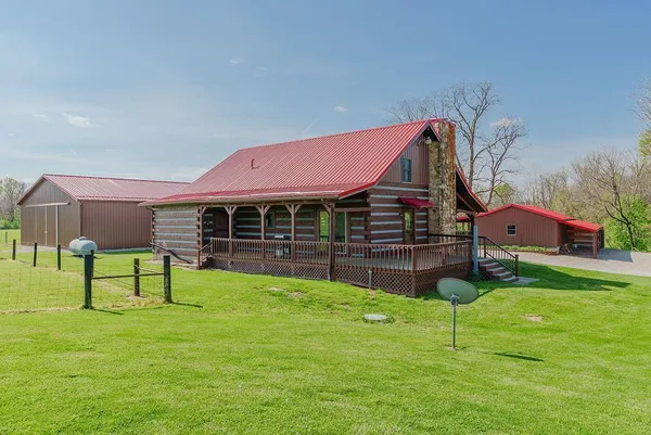 $900,000 | 325 Ackley Road, Frankfort, OH 45628