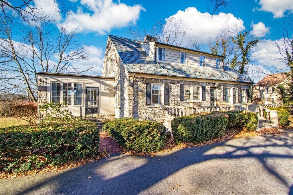 4312 Riverside Drive Columbus, OH 43220 - Photo 2 of 29 4312 Riverside Drive-27.jpg-SMALL