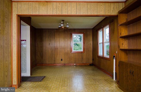 1055 Arnoldtown Road Jefferson, MD 21755 - Photo 11 of 21 Dining / living combo
