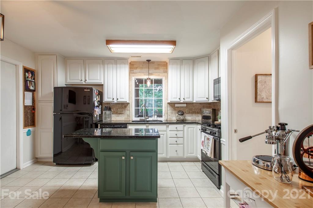 2512 Olde Whitehall Road Charlotte, NC 28273 - Photo 5 of 25 a kitchen with kitchen island granite countertop a sink cabinets and stainless steel appliances