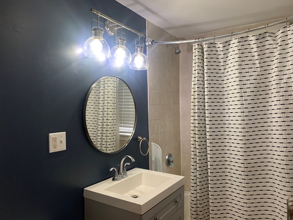29 Gibson Street, Unit 2L Boston, MA 02122 - Photo 5 of 11