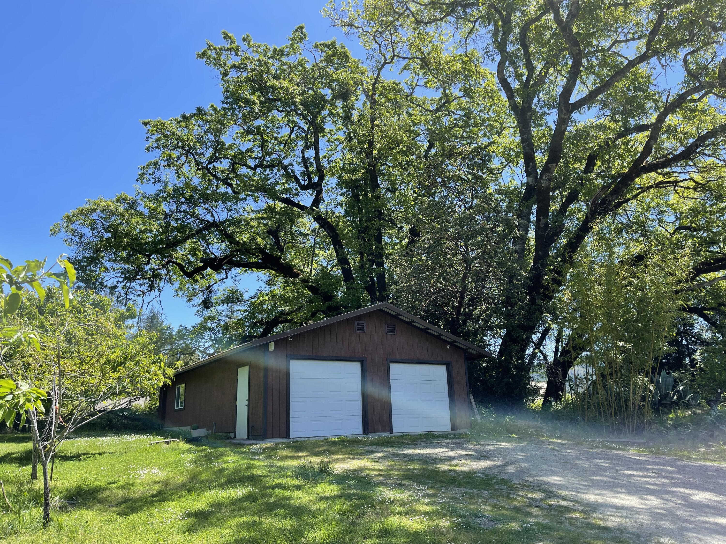 435 Cathey Ranch Road Miranda, CA 95553 - Photo 31 of 41