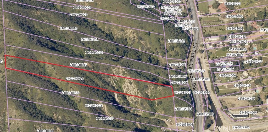 2 La Tuna Canyon Road Sun Valley, CA 91352 - Photo 3 of 5 a close up of a street sign