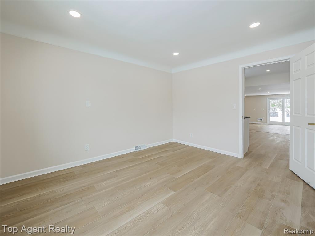 20580 21 Mile Road Macomb, MI 48044 - Photo 18 of 41