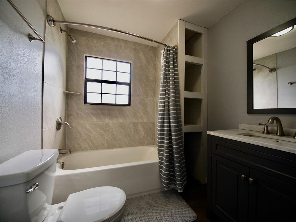 1327 Old Jacksboro Road Graham, TX 76450 - Photo 15 of 33 a bathroom with a sink toilet bathtub and vanity