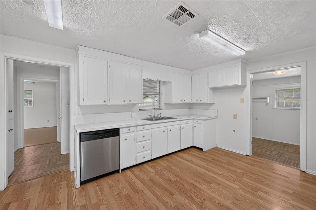 620 West Main Street Crowley, TX 76036 - Photo 5 of 33