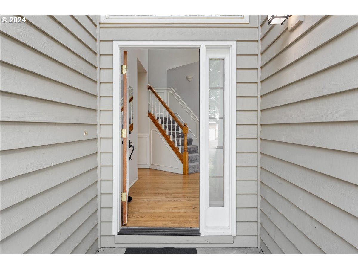 2925 Hunter Way West Linn, OR 97068 - Photo 11 of 46 Entrance/Foyer