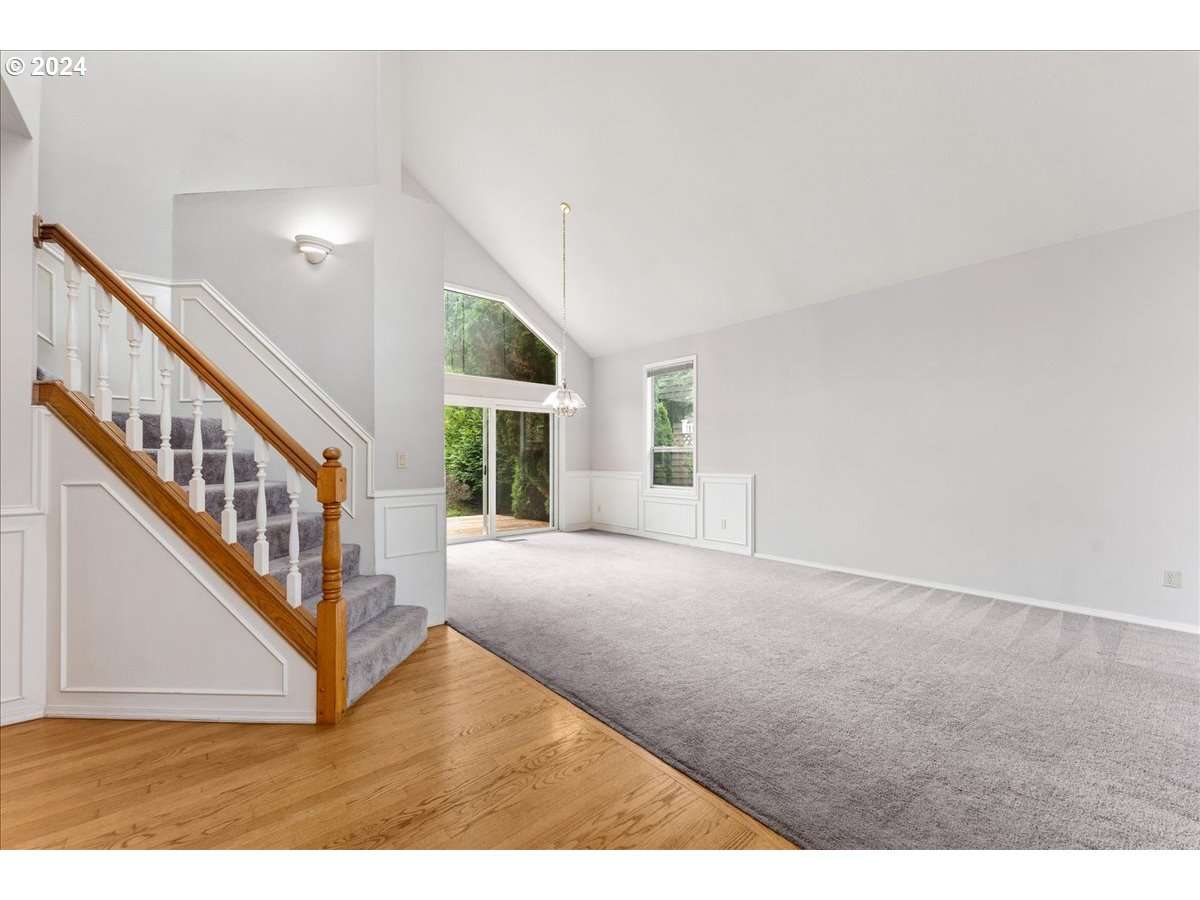 2925 Hunter Way West Linn, OR 97068 - Photo 12 of 46 Entrance/Foyer