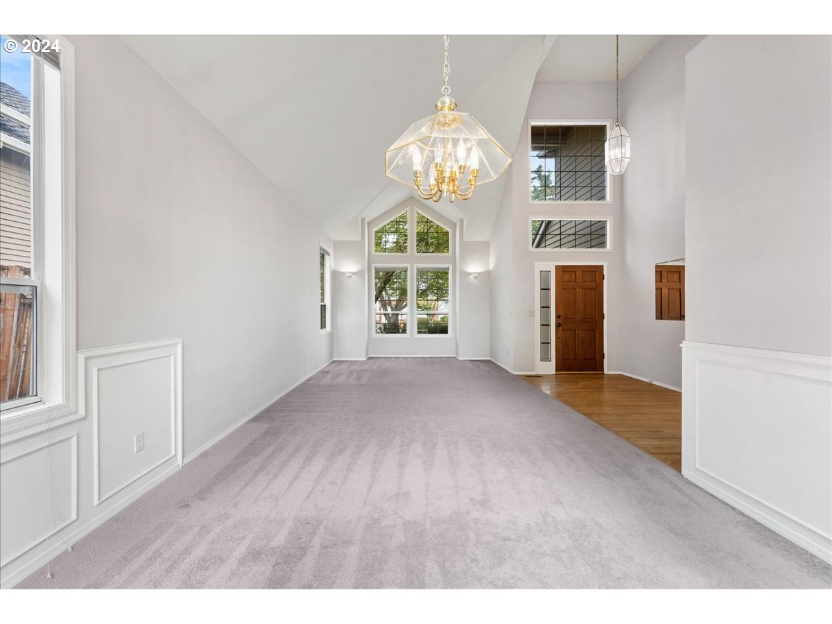 2925 Hunter Way West Linn, OR 97068 - Photo 14 of 46 Family Room