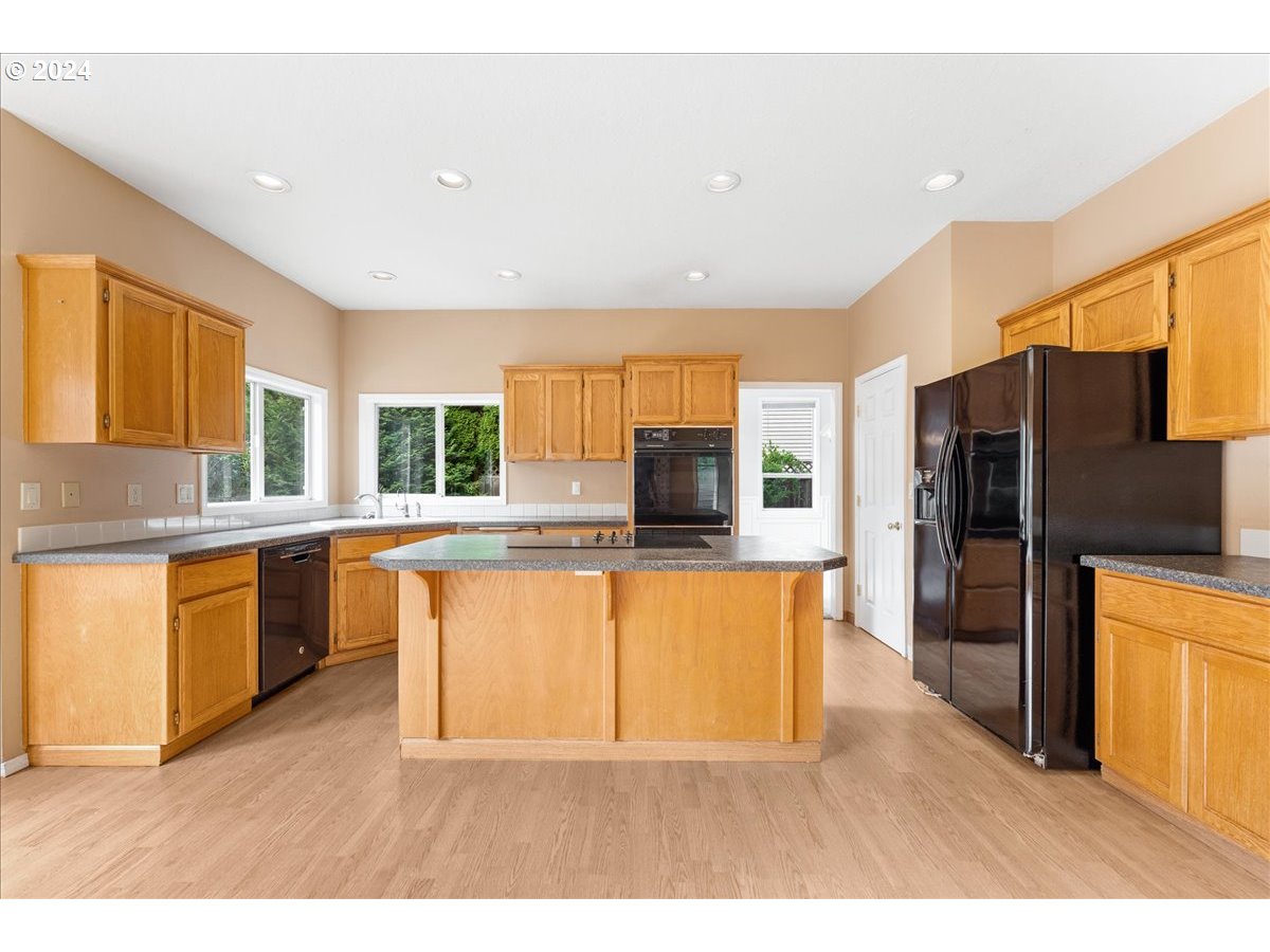 2925 Hunter Way West Linn, OR 97068 - Photo 18 of 46 Kitchen