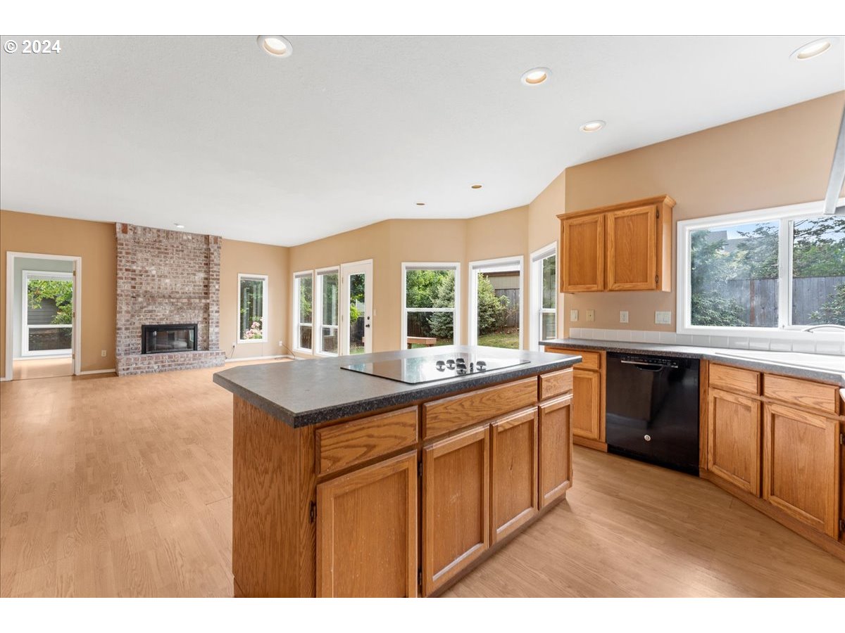 2925 Hunter Way West Linn, OR 97068 - Photo 21 of 46 Kitchen