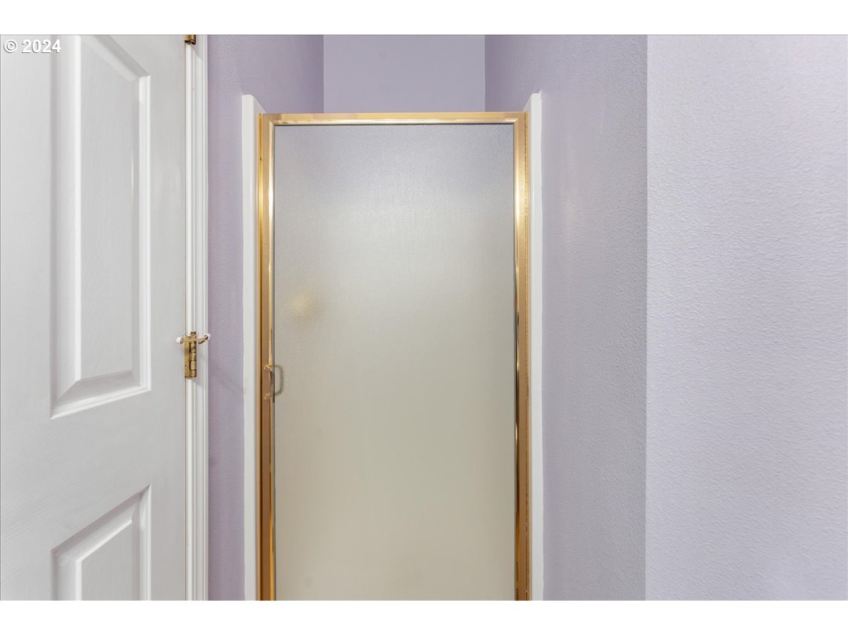 2925 Hunter Way West Linn, OR 97068 - Photo 29 of 46 Bathroom