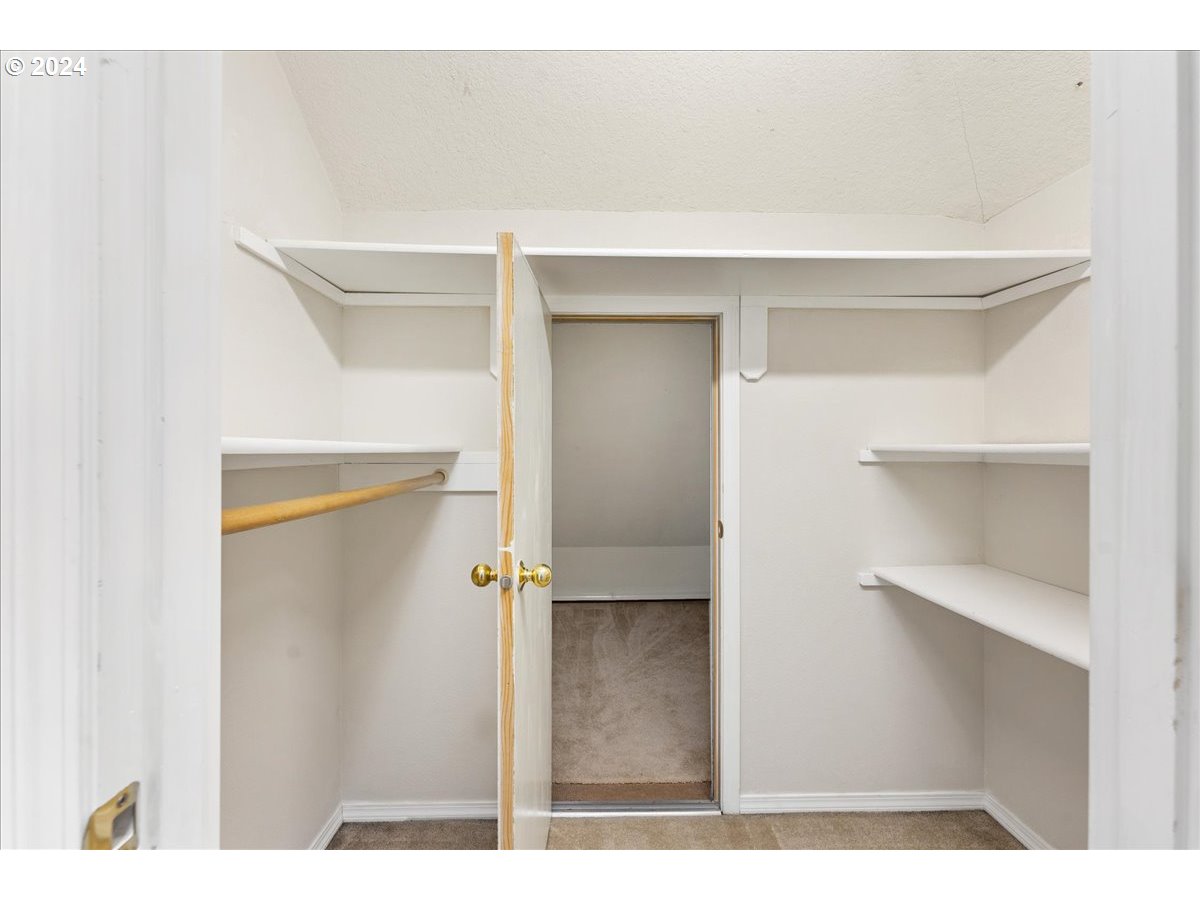 2925 Hunter Way West Linn, OR 97068 - Photo 34 of 46