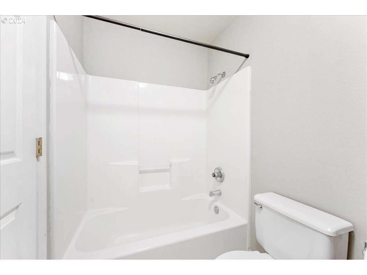 2925 Hunter Way West Linn, OR 97068 - Photo 35 of 46 Bathroom