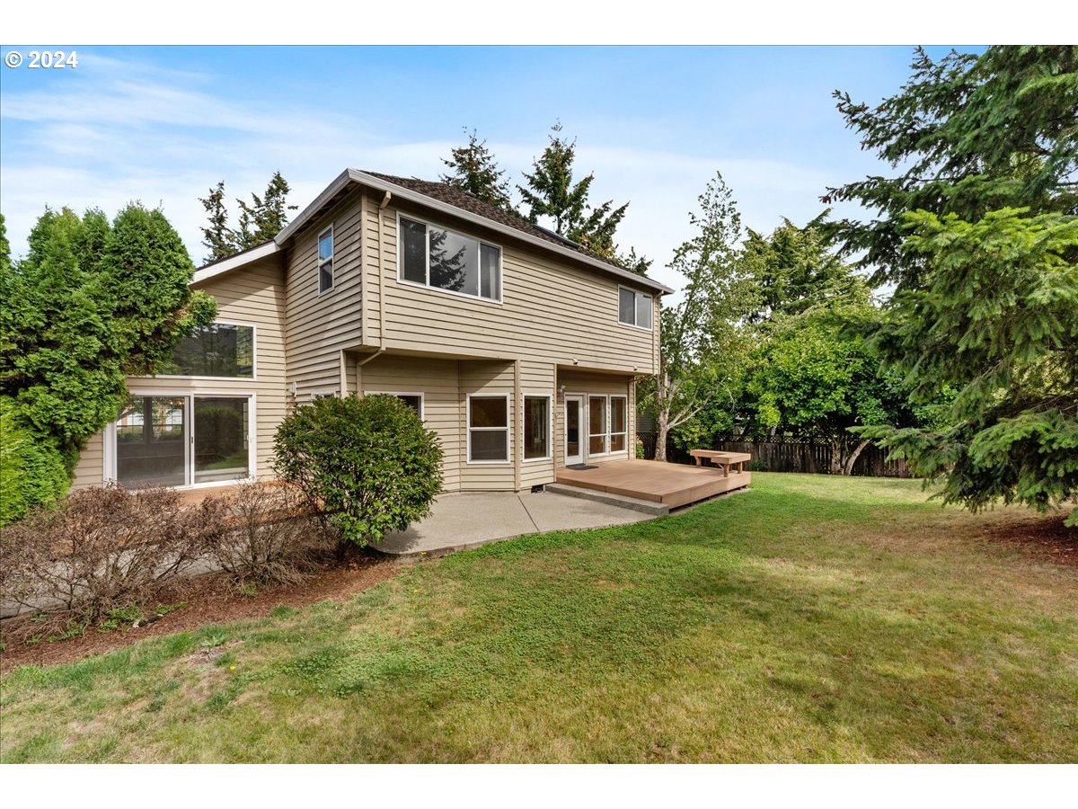 2925 Hunter Way West Linn, OR 97068 - Photo 4 of 46 Backyard