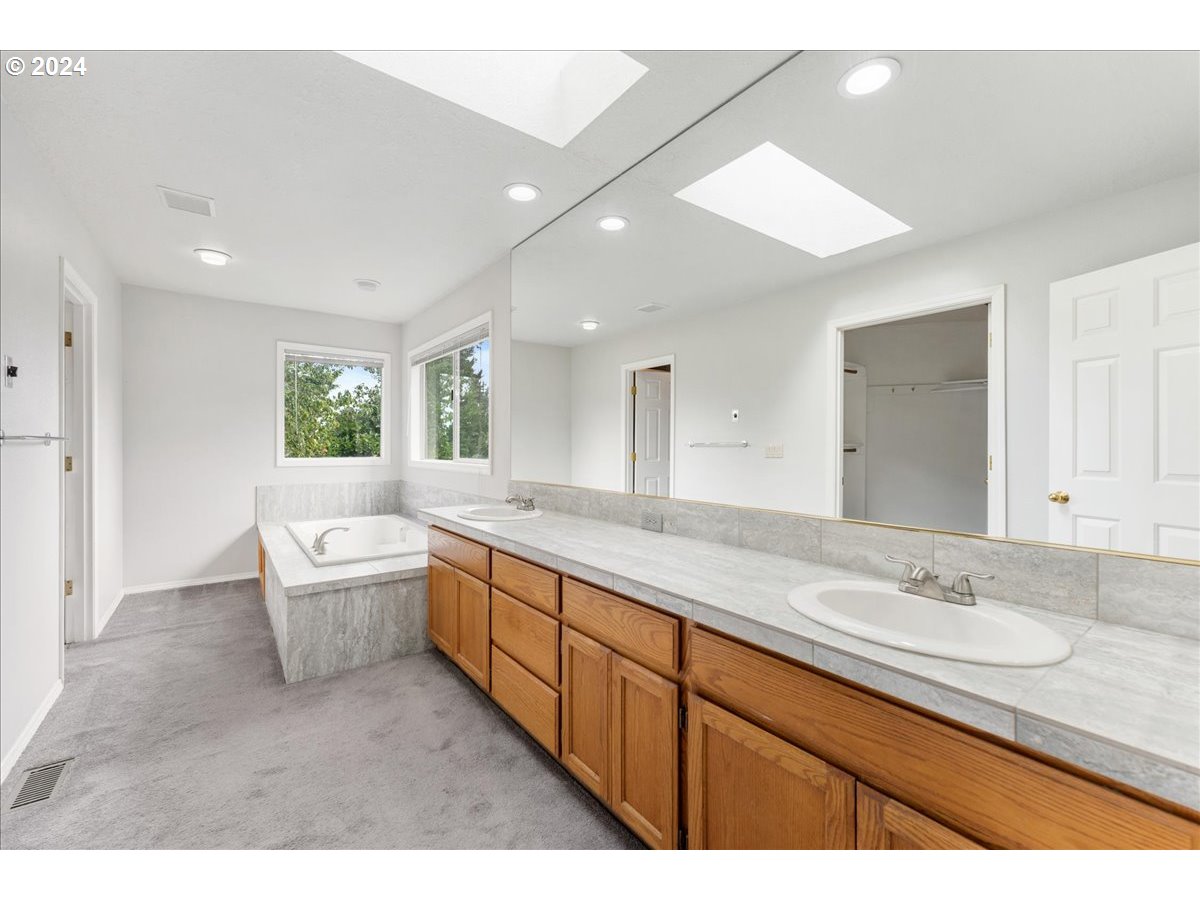 2925 Hunter Way West Linn, OR 97068 - Photo 42 of 46 Bathroom