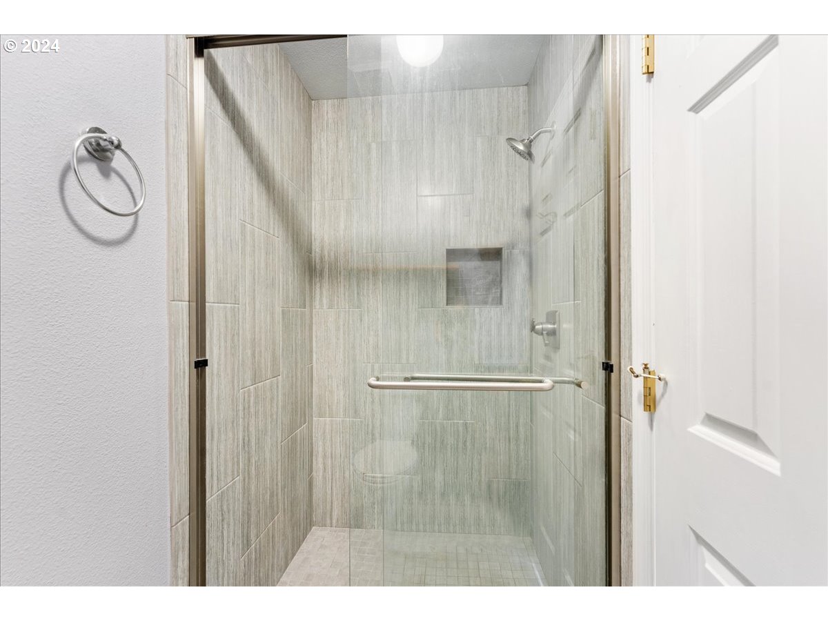 2925 Hunter Way West Linn, OR 97068 - Photo 46 of 46 Bathroom