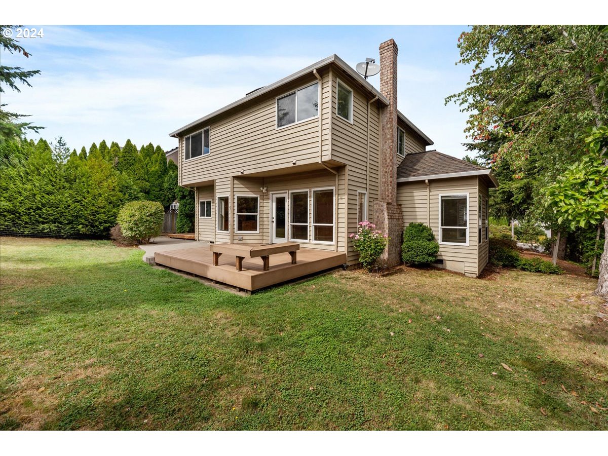 2925 Hunter Way West Linn, OR 97068 - Photo 5 of 46 Backyard