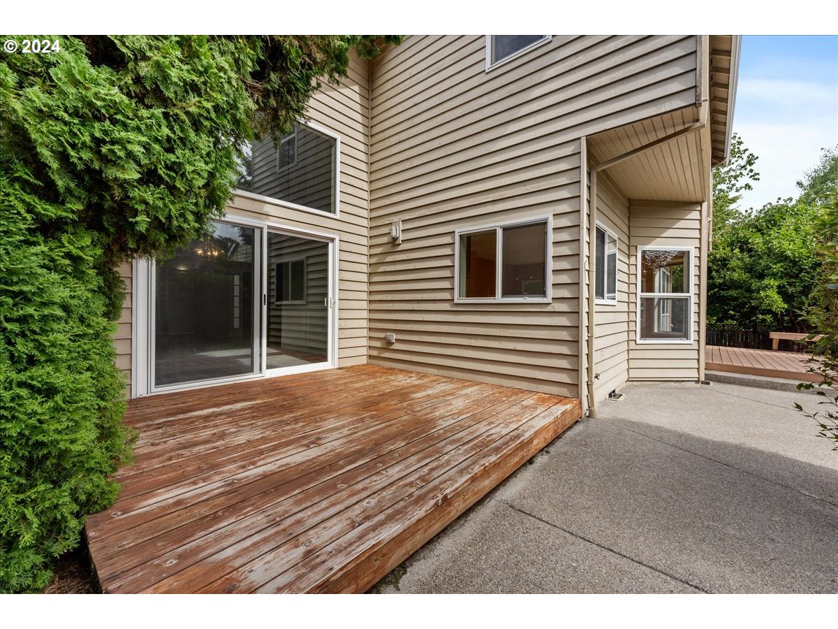 2925 Hunter Way West Linn, OR 97068 - Photo 7 of 46 Deck