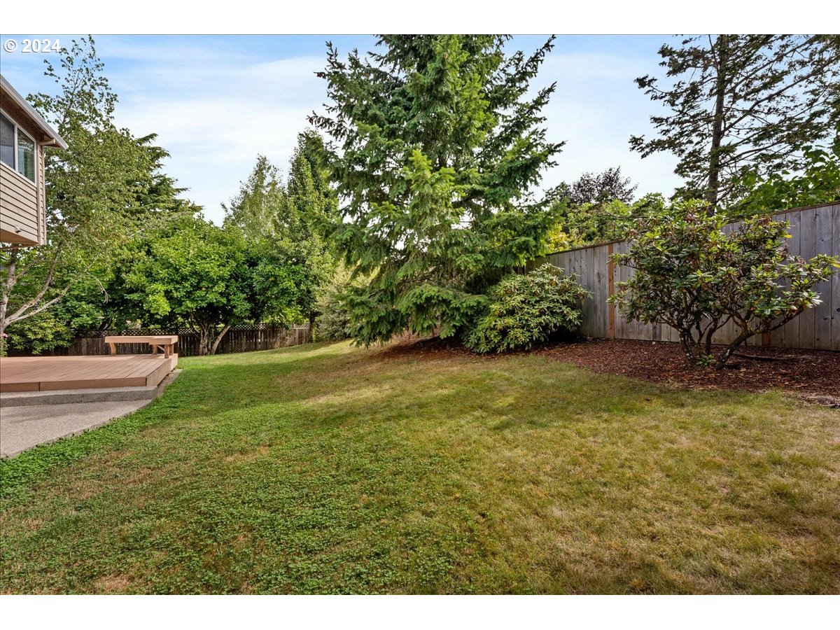 2925 Hunter Way West Linn, OR 97068 - Photo 8 of 46 Backyard