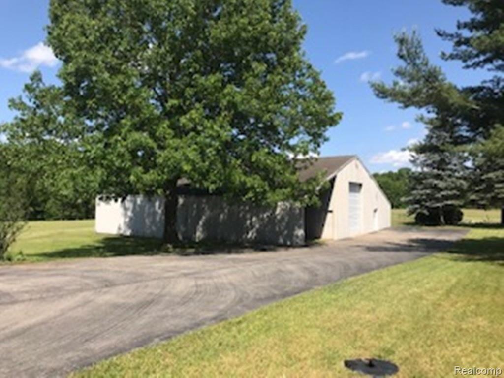 8205 Douglas Road Pinckney, MI 48169 - Photo 3 of 77 IMG_4769.jpg