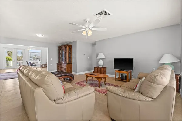 $5,900 | 710 116th Avenue, Treasure Island, FL 33706