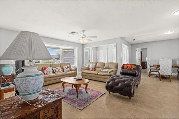 $5,900 | 710 116th Avenue, Treasure Island, FL 33706
