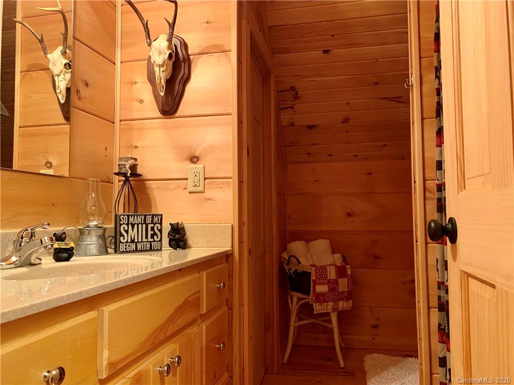 33 Longview Ridge Rd Lake Lake Toxaway, NC 28747 - Photo 13 of 24