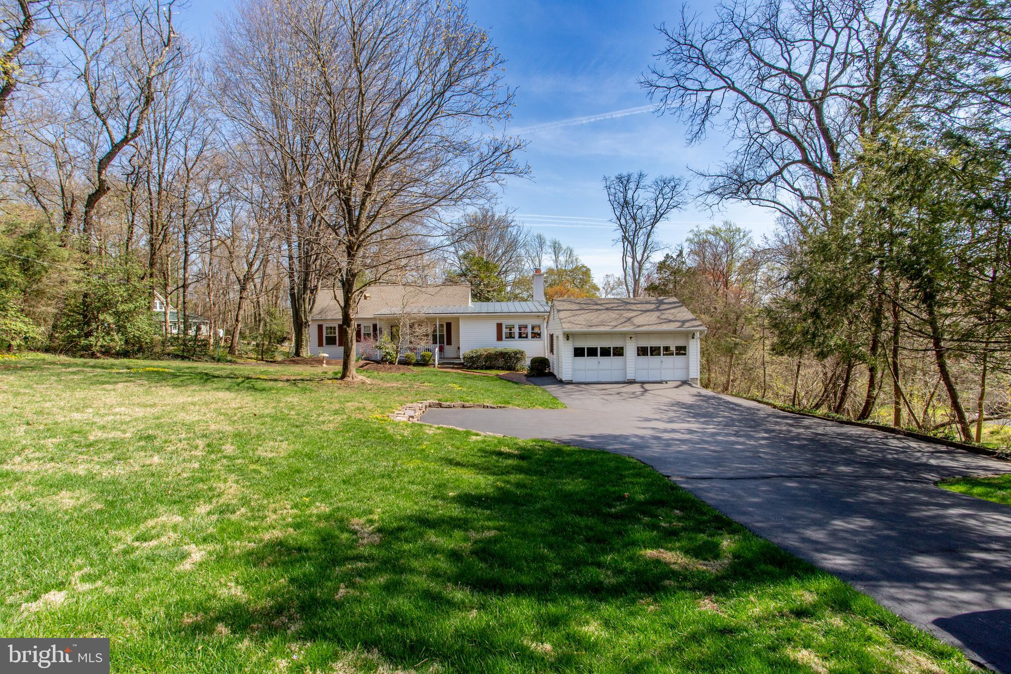 6682 Upper York Road New Hope, PA 18938 - Photo 2 of 56 A deep front yard
