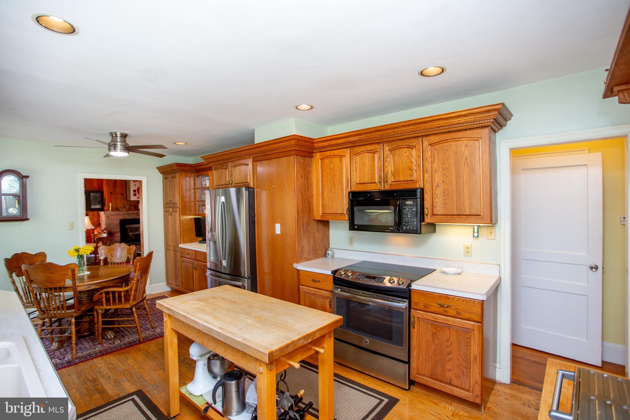 6682 Upper York Road New Hope, PA 18938 - Photo 22 of 56 Stainless appliances and ample cabinet space