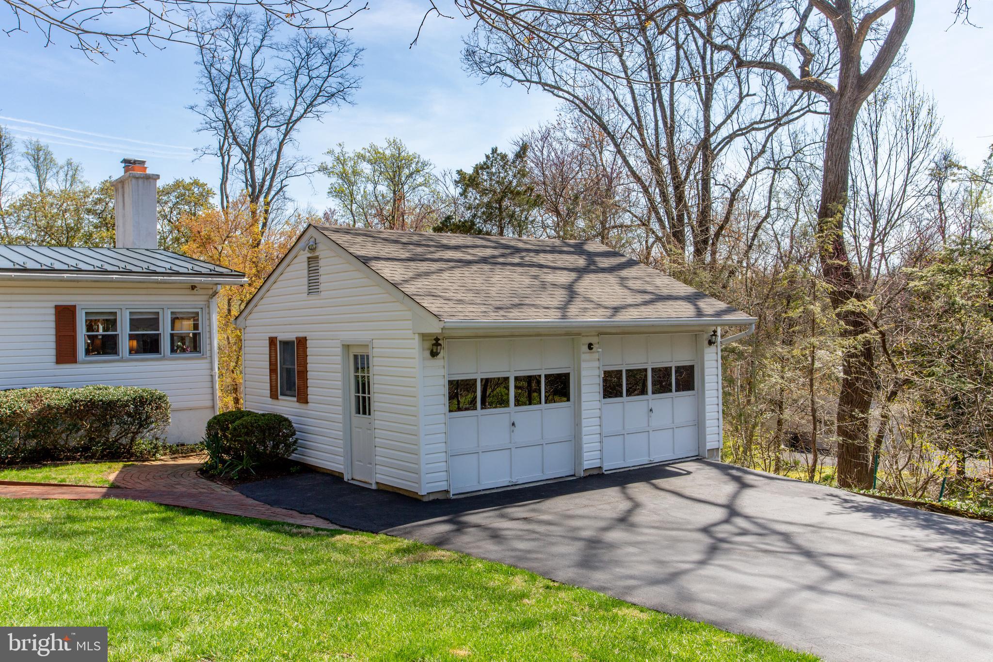 6682 Upper York Road New Hope, PA 18938 - Photo 4 of 56 Detached two-car garage