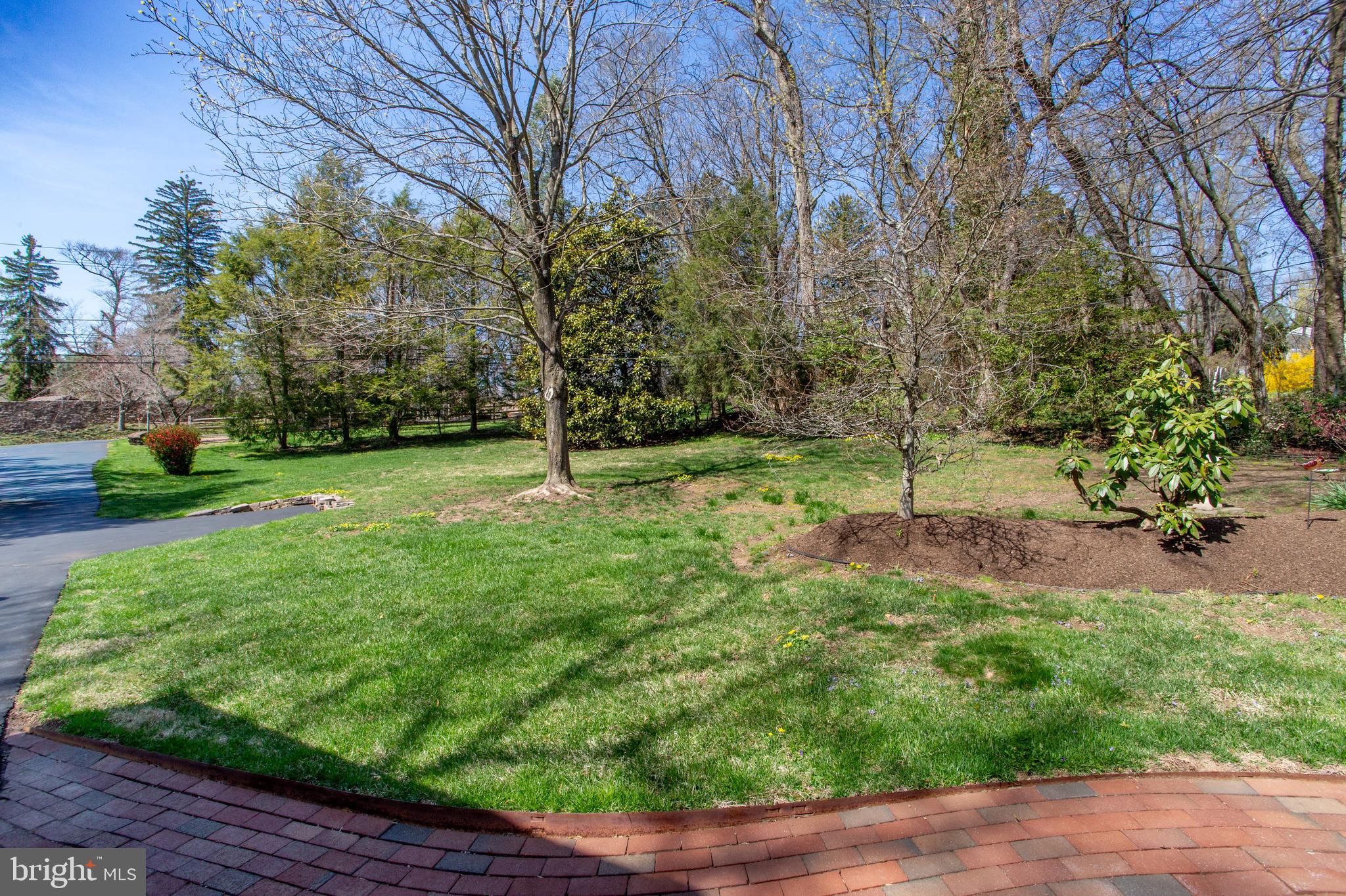 6682 Upper York Road New Hope, PA 18938 - Photo 6 of 56 Views of the front yard