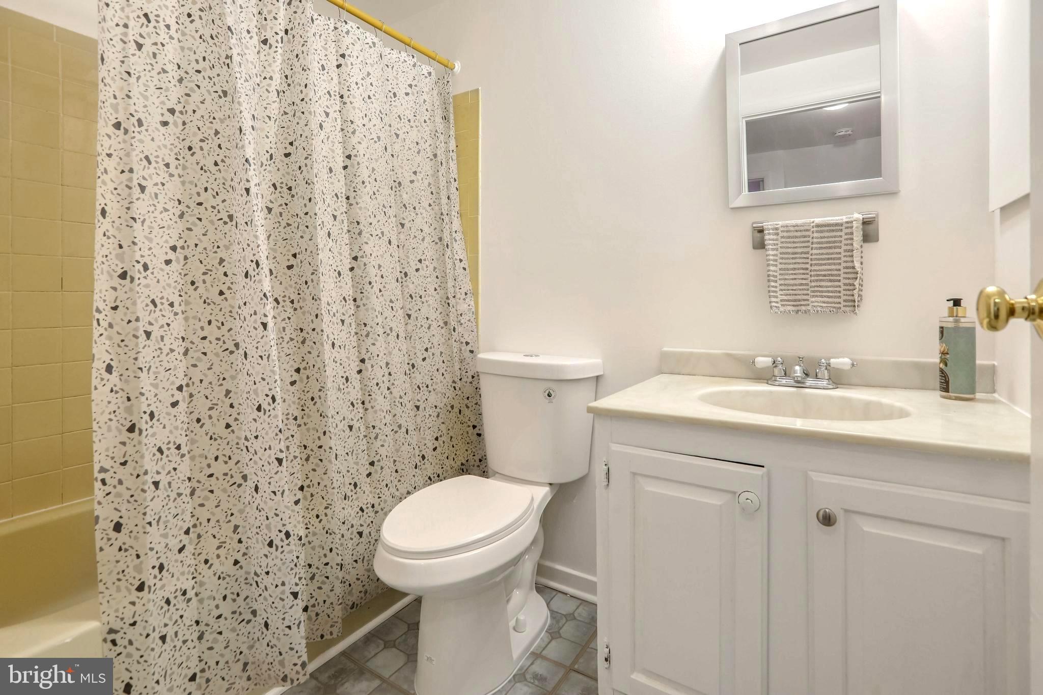 6168 Waiting Spring Columbia, MD 21045 - Photo 21 of 31 2nd Level Hallway Full Bath