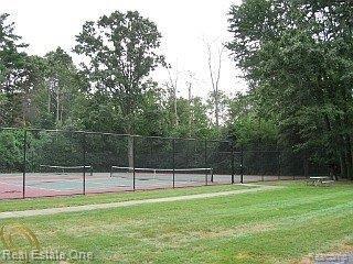 1462 Knights Ridge Court, Unit 158 Rochester, MI 48306 - Photo 5 of 10 Tennis Courts