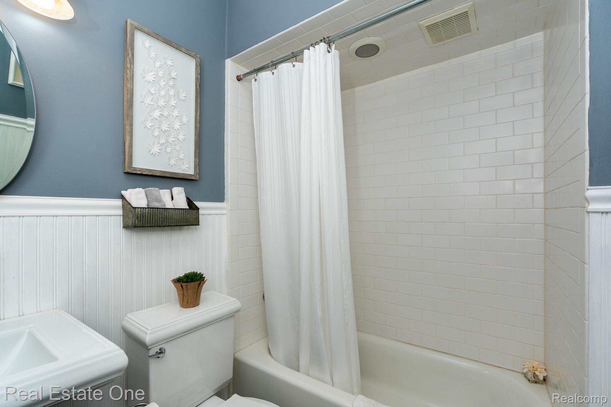 2686 Gerald Avenue Rochester, MI 48307 - Photo 28 of 44 Gerald MLS-W021.jpg
