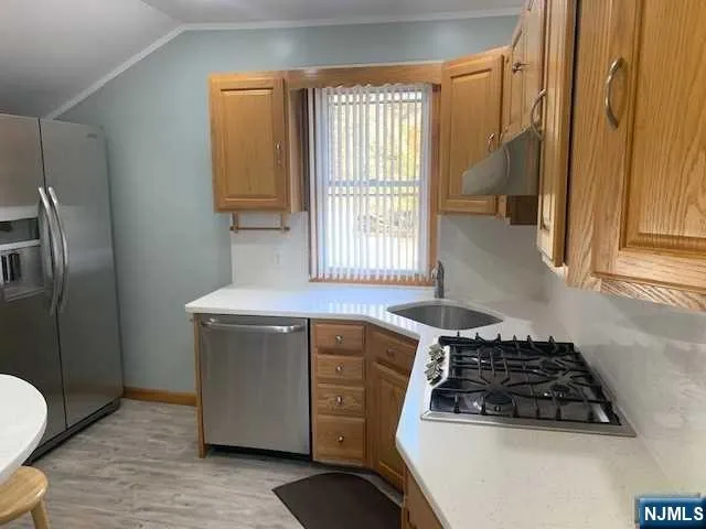 $2,300 | 262 Saddle River Road, Unit 2, Saddle Brook, NJ 07663