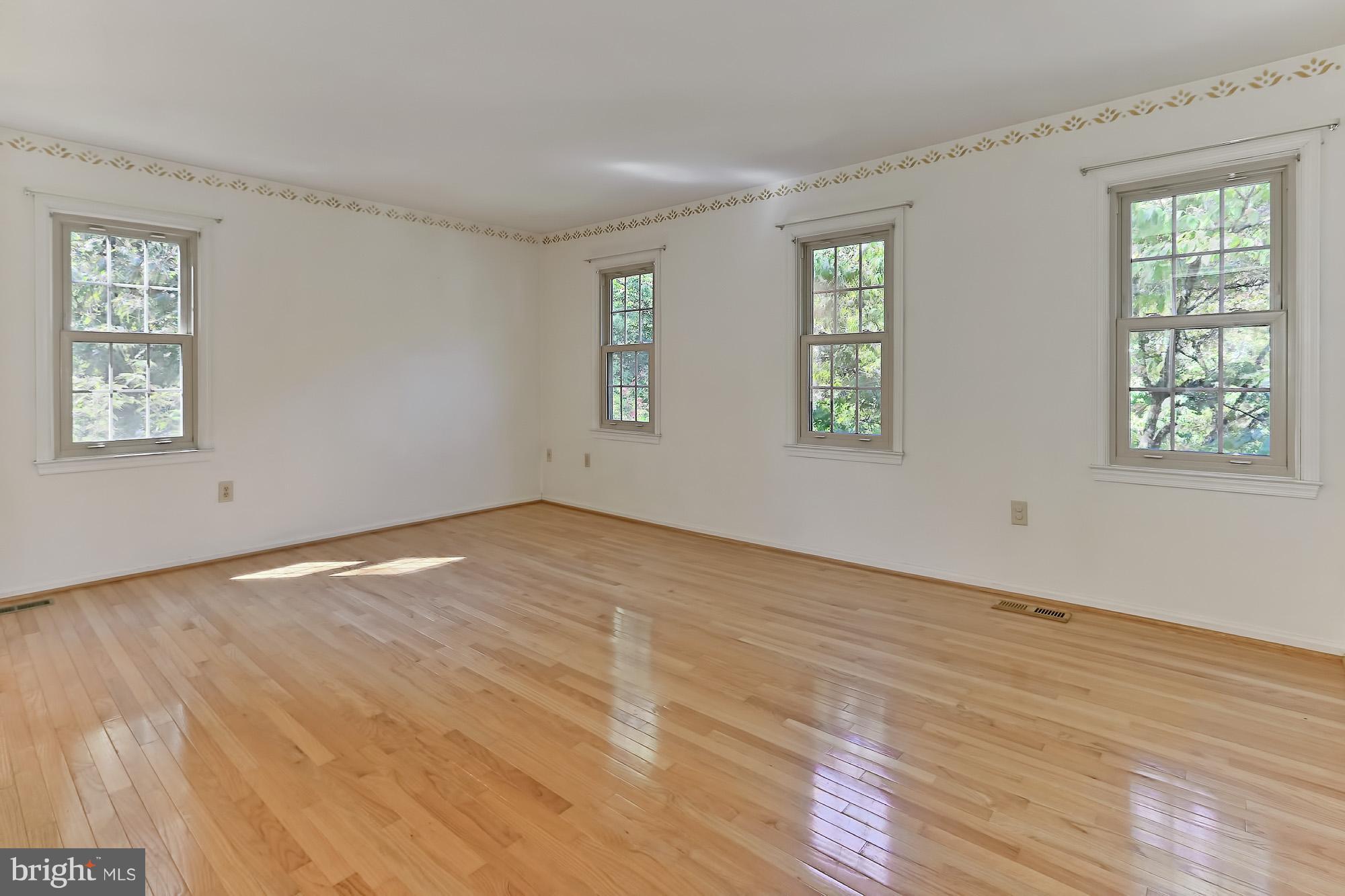 9849 Natick Road Burke, VA 22015 - Photo 15 of 29 Spacious master bedroom w/ ample natural light!