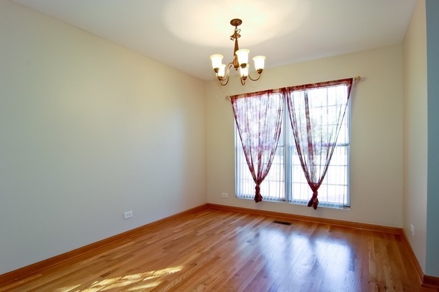 57 Hummingbird Lane Streamwood, IL 60107 - Photo 4 of 10
