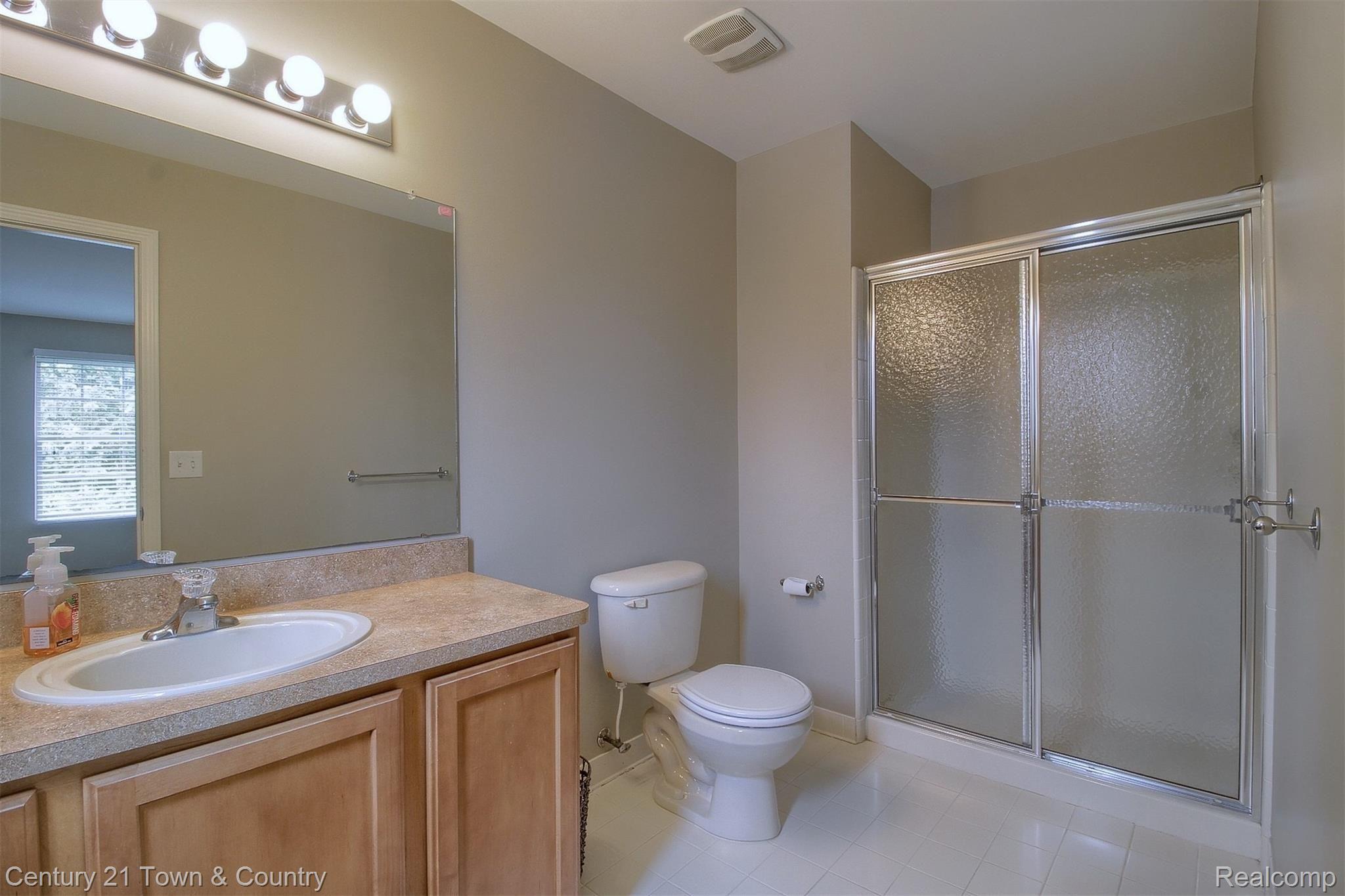 4210 Derry Court Rochester, MI 48306 - Photo 40 of 65 40-4th Bedroom Bathroom.jpg