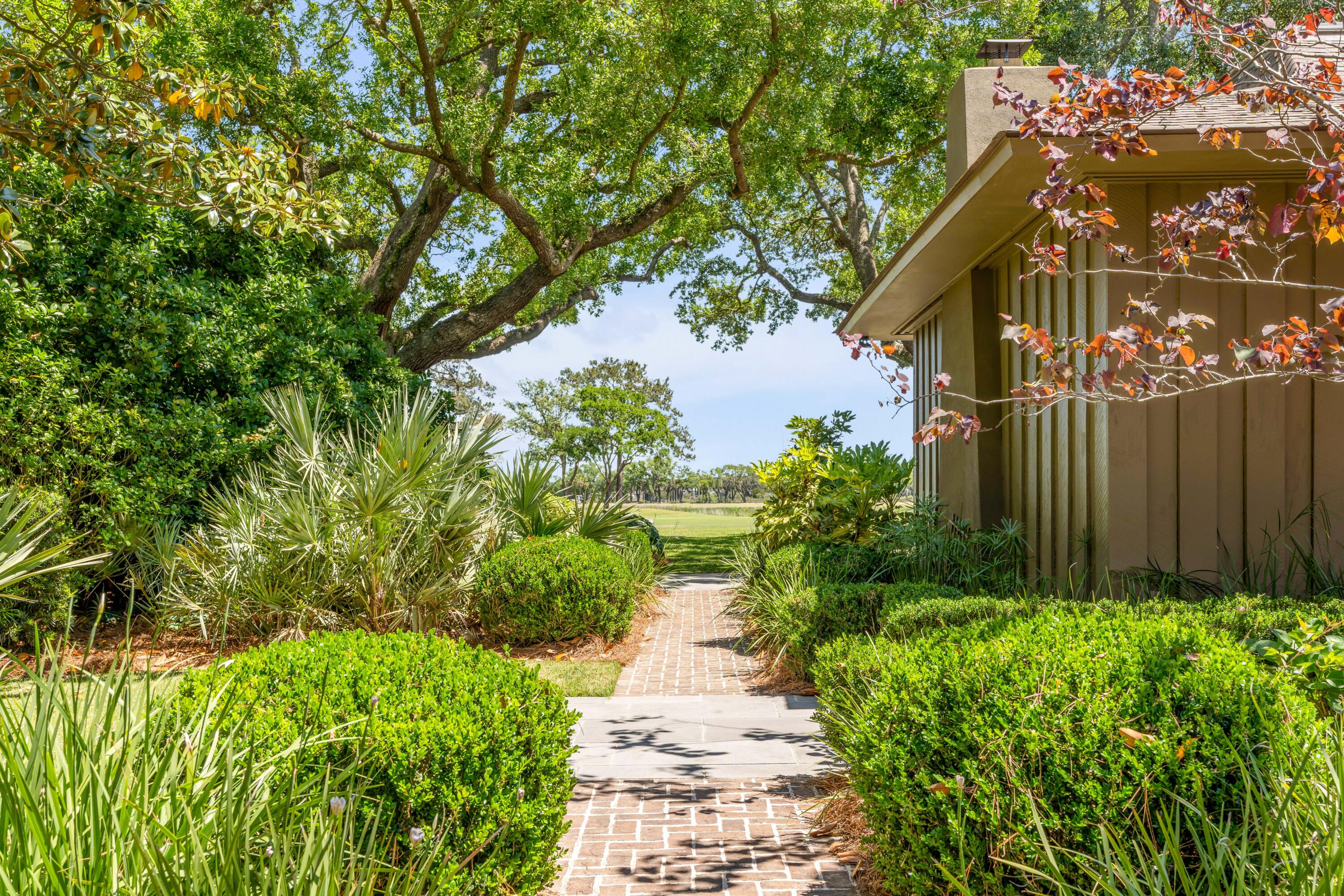 1459 Burningtree Road Charleston, SC 29412 - Photo 33 of 50 Beautiful Landscaping & Gardens