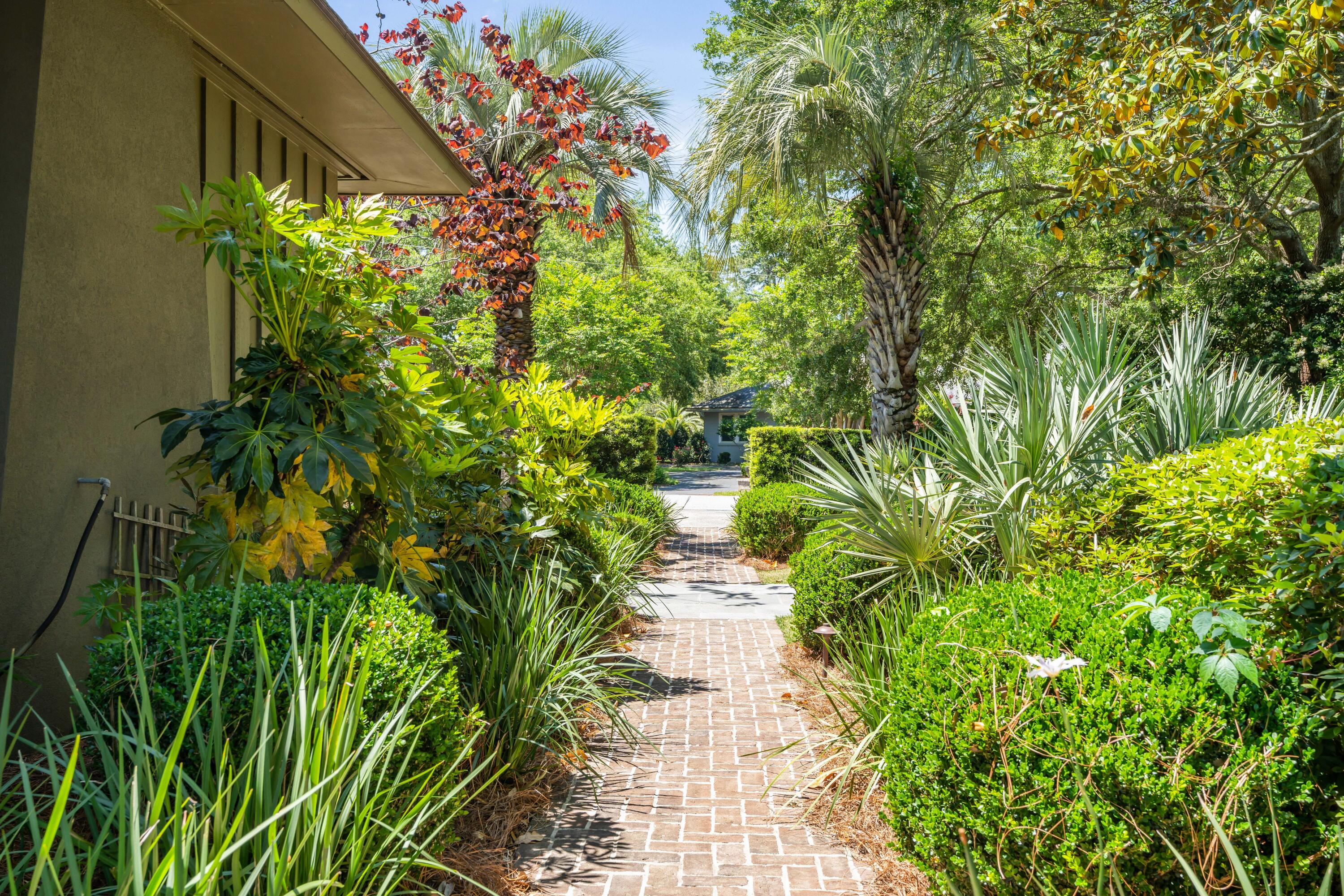 1459 Burningtree Road Charleston, SC 29412 - Photo 34 of 50 Beautiful Landscaping & Gardens