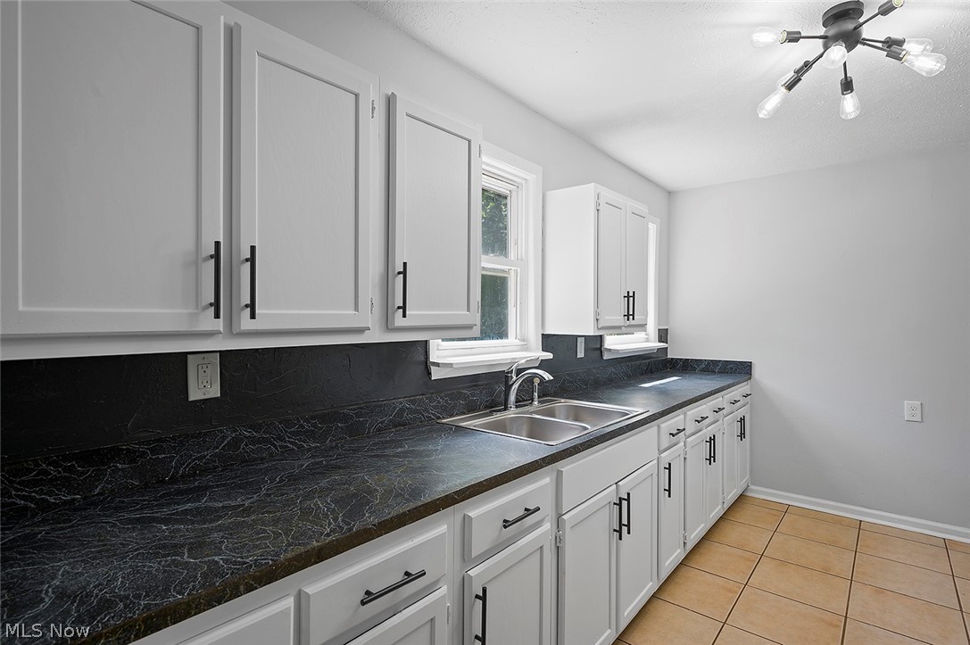 18066 Weston Road Cleveland, OH 44121 - Photo 5 of 18