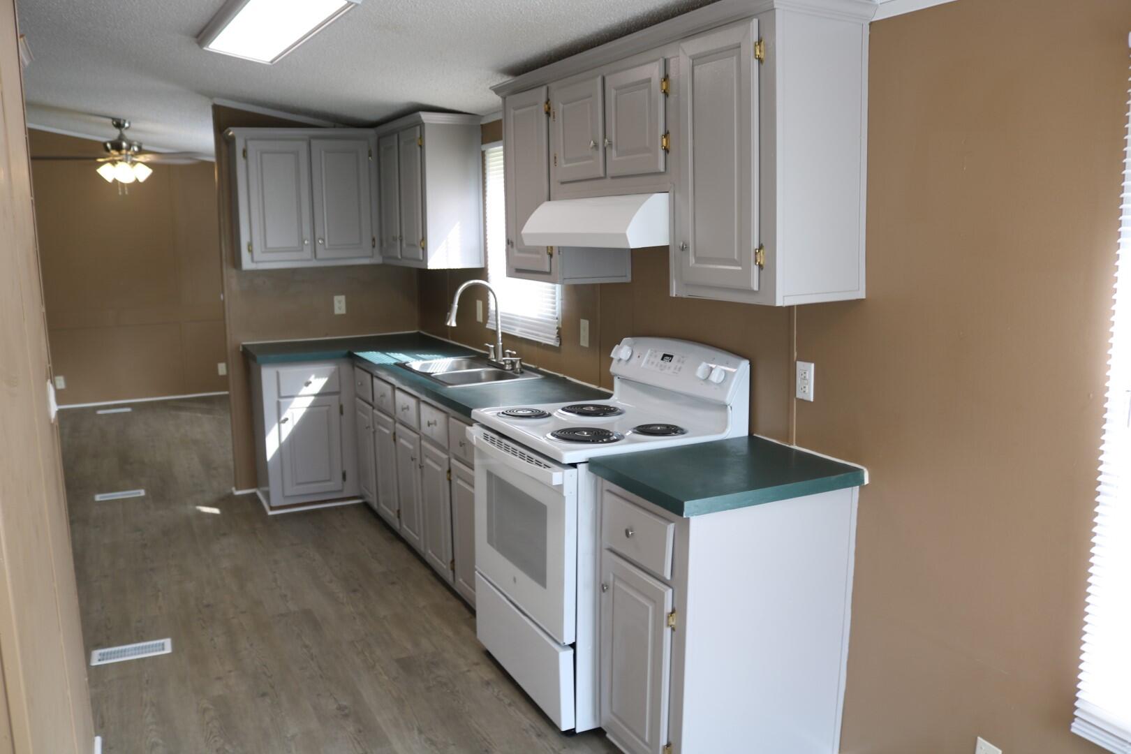 984 Holly Creek Road Greeneville, TN 37745 - Photo 5 of 23 IMG_4429
